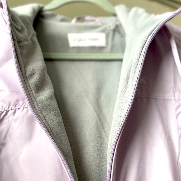 *NWT* Lt weight, lined, hooded CK windbreaker in lilac. Size small. - Picture 2 of 5